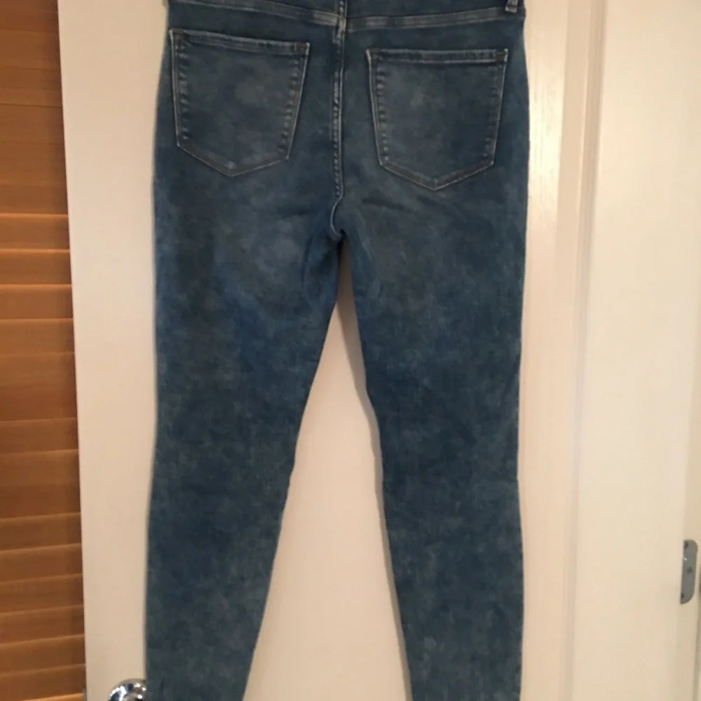 Old Navy Super Skinny Jeans. - Picture 3 of 3